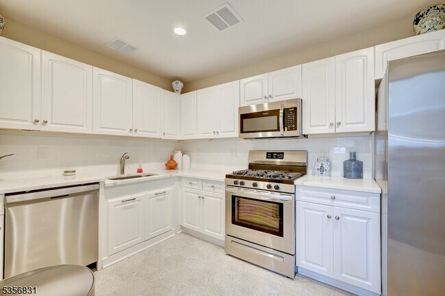 Building Photo - 608 Kensington Ln
