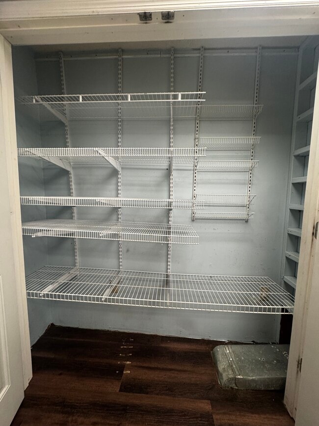 Building Photo - 509 E Hogan St