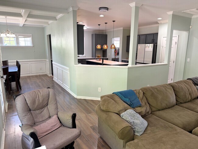 Building Photo - 703 Stagecoach Dr