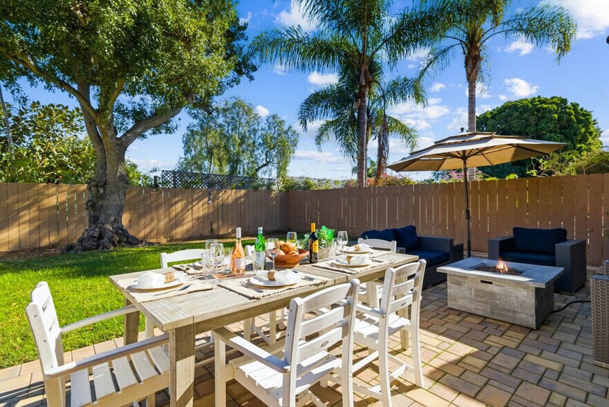 Building Photo - 14261 Mango Dr