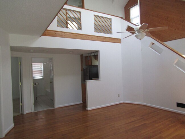 Building Photo - Gorgeous, Completely renovated 3 bedroom