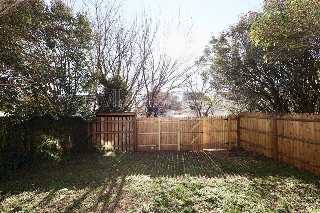 Building Photo - 1507 Lakeview Ave