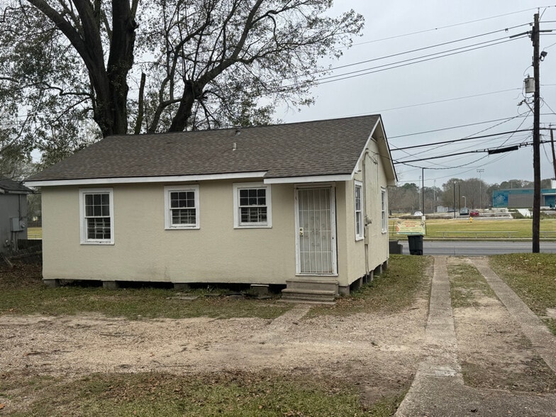 Building Photo - 5444 Winbourne Ave