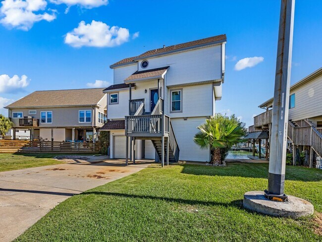 Building Photo - 334 Paradise Dr