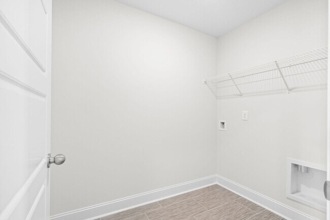 Building Photo - Pet Friendly Three Bedroom!