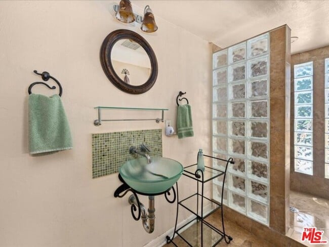 Building Photo - 14552 Hesby St