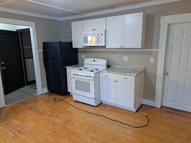 Building Photo - 35 Pine St