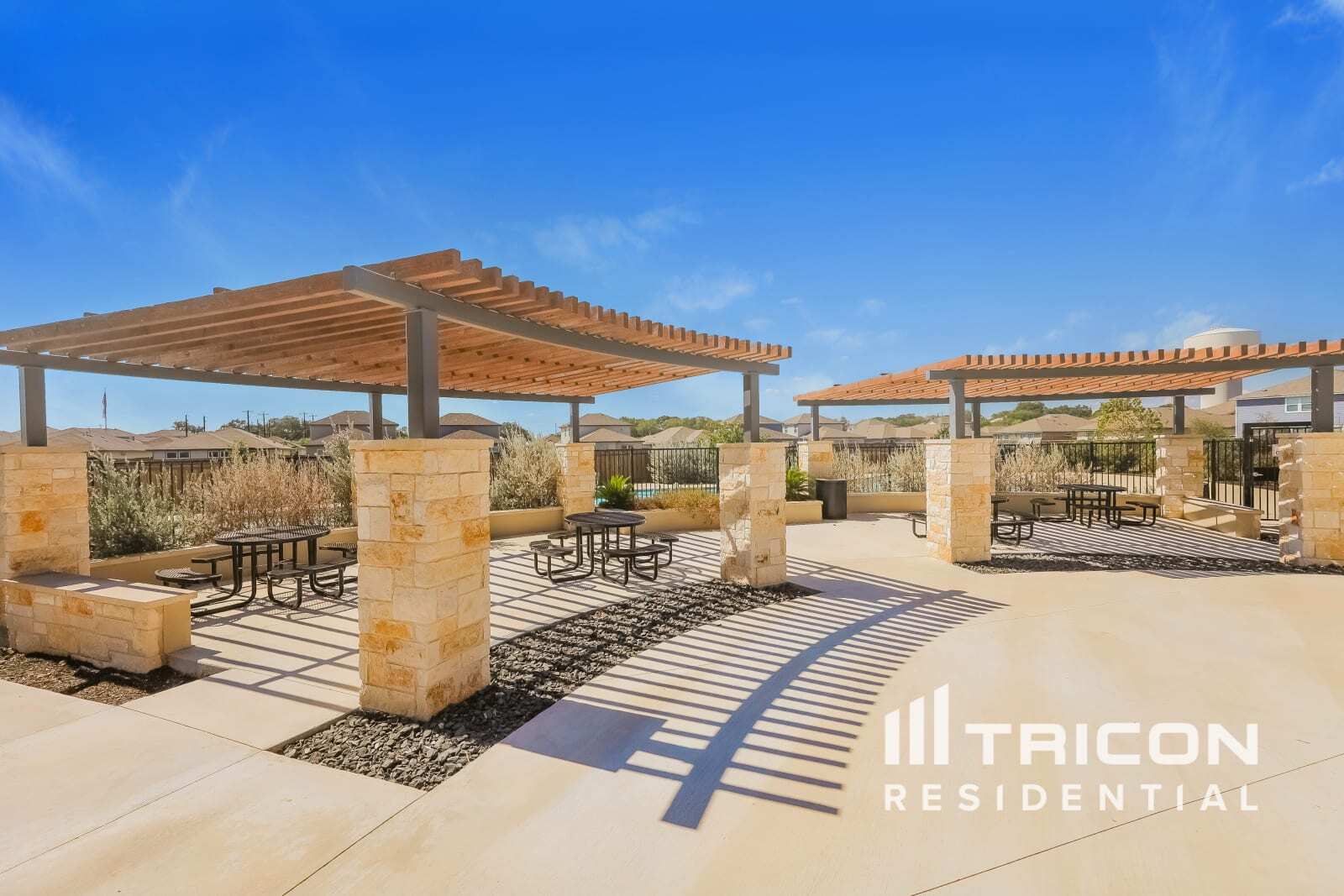 Building Photo - 13551 Paxton Blvd