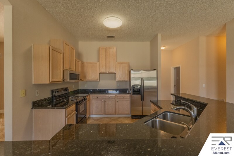 Building Photo - 14 Lysander Ln
