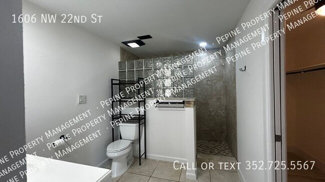 Building Photo - 1606 NW 22nd St