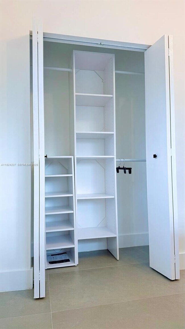 Building Photo - 4701 NE 3rd Ave