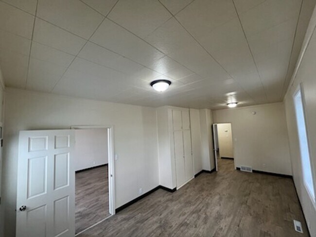 Building Photo - E0272 WI-54