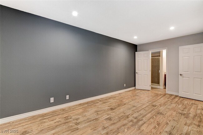 Building Photo - 5240 Indian River Dr