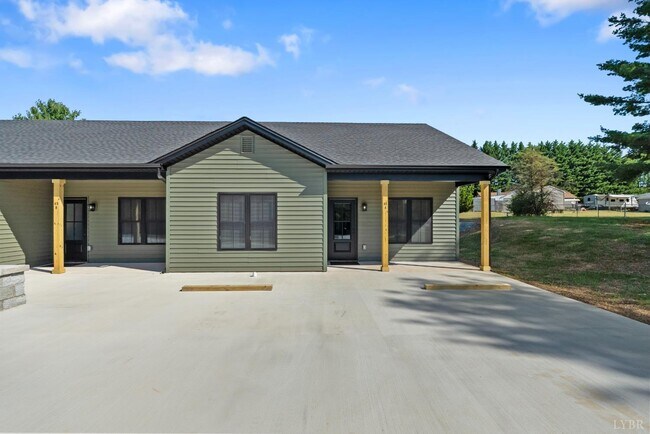 Building Photo - 45 Savage Dr