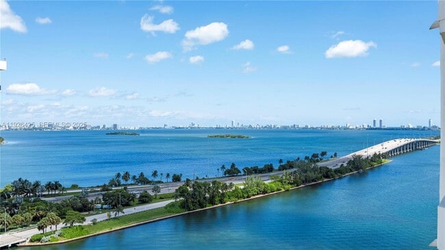 Building Photo - 555 NE 34th St