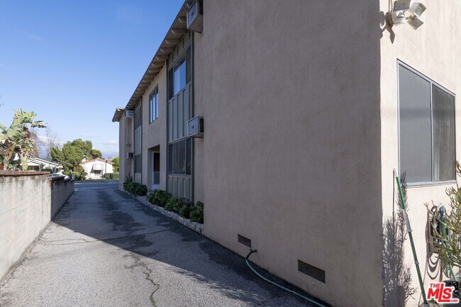 Building Photo - 4168 Brunswick Ave