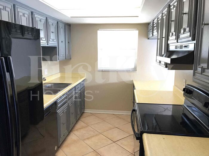 Building Photo - 701 Kingswood Loop