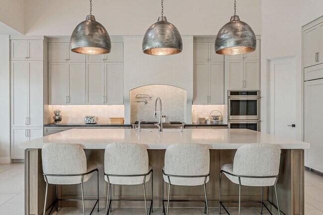 Building Photo - Luxury Home ready for January Move-in