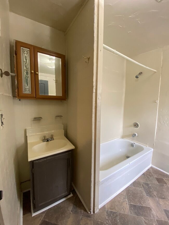 Building Photo - 229 Franklin Way