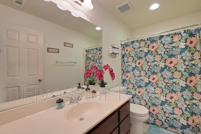 Building Photo - 5609 Peach Tree Dr
