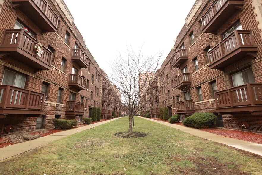 Primary Photo - 3032 N Halsted St