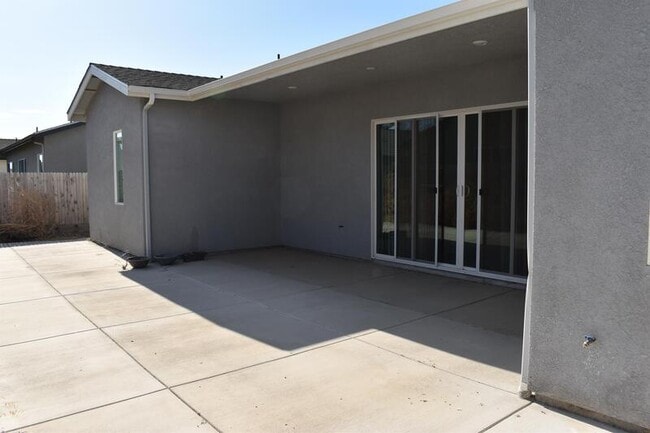 Building Photo - 2446 Bastidas Dr