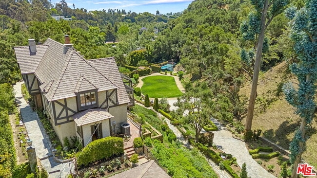 Primary Photo - 1957 Mandeville Canyon Rd