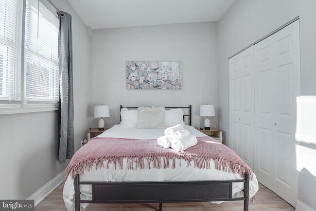 Building Photo - 1255 Raum St NE