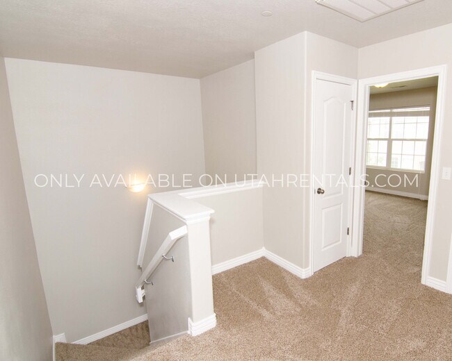 Building Photo - 1054 W 70 N
