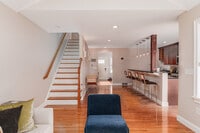 Building Photo - 99 W Circular St