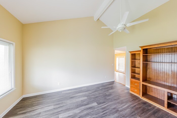 Building Photo - 2218 Cecille Dr SW