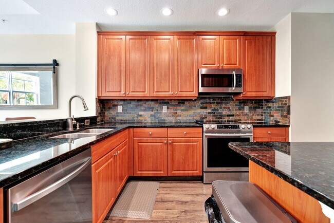 Building Photo - 2562 Gardens Pkwy