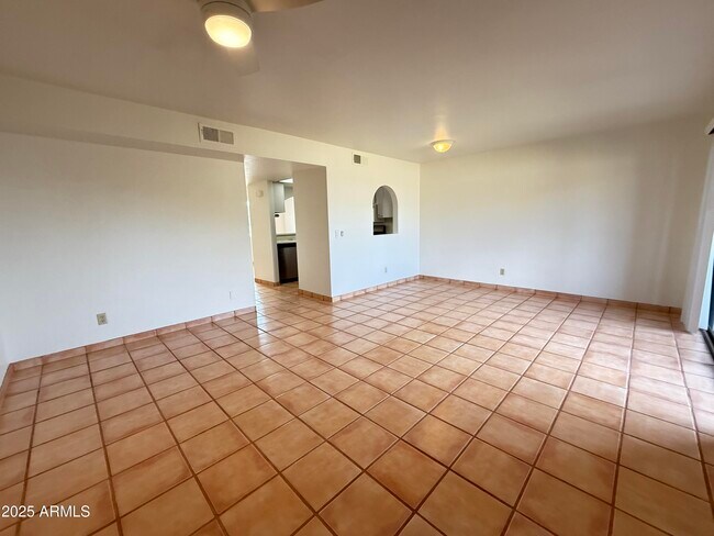 Building Photo - 611 W 13th St