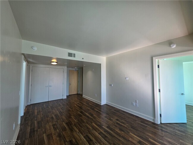Building Photo - 2700 S Las Vegas Blvd