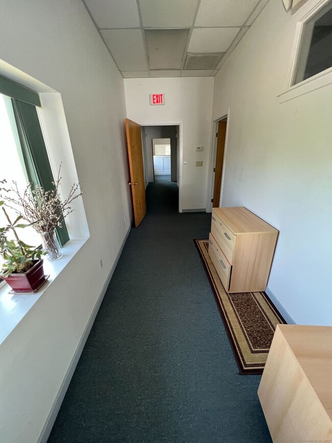 Building Photo - 151 Meadow St