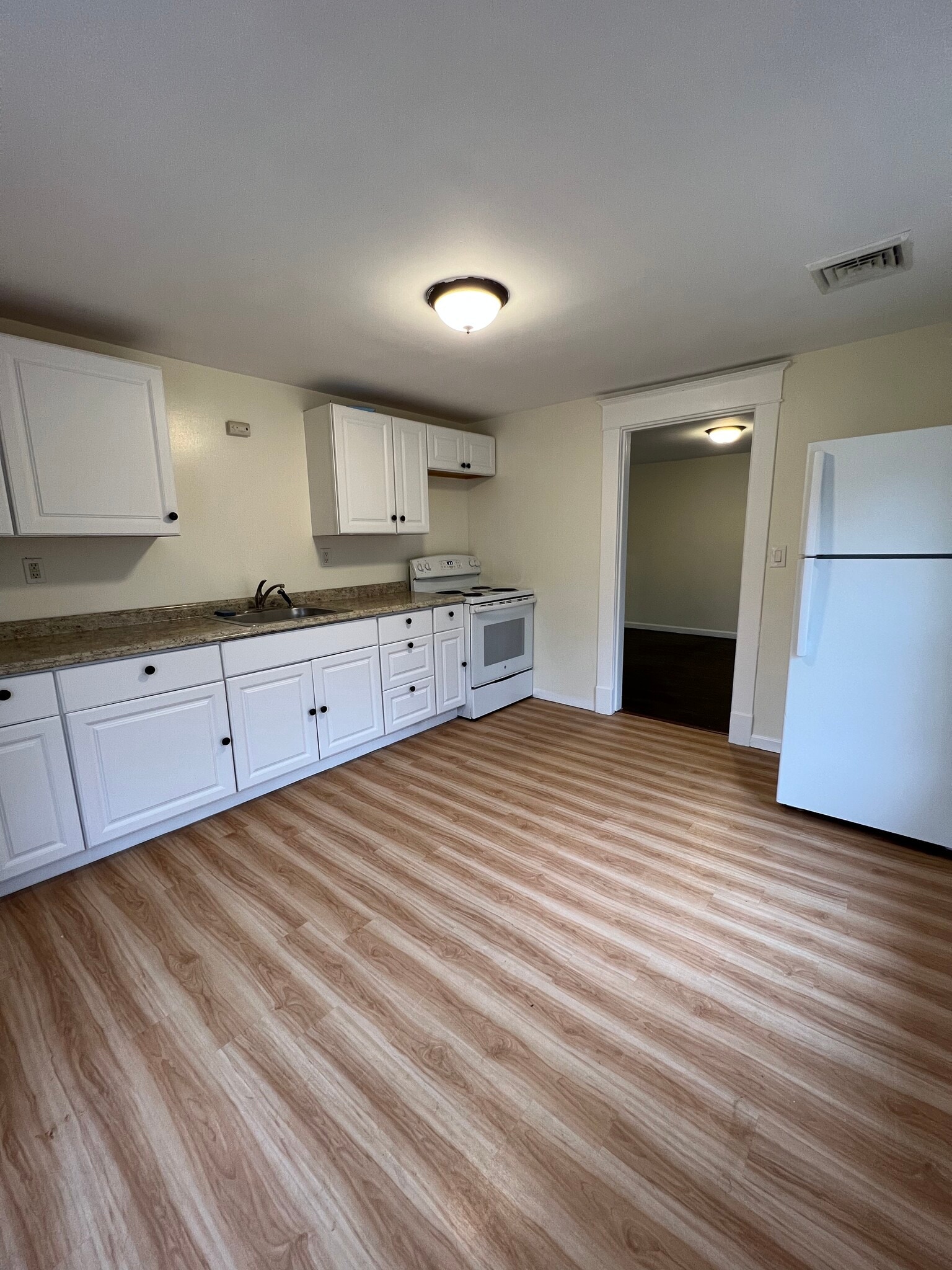 Building Photo - 421 NY-146