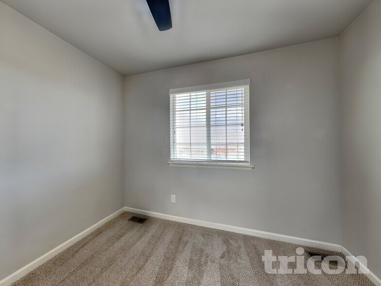 Building Photo - 19760 E 61st Dr