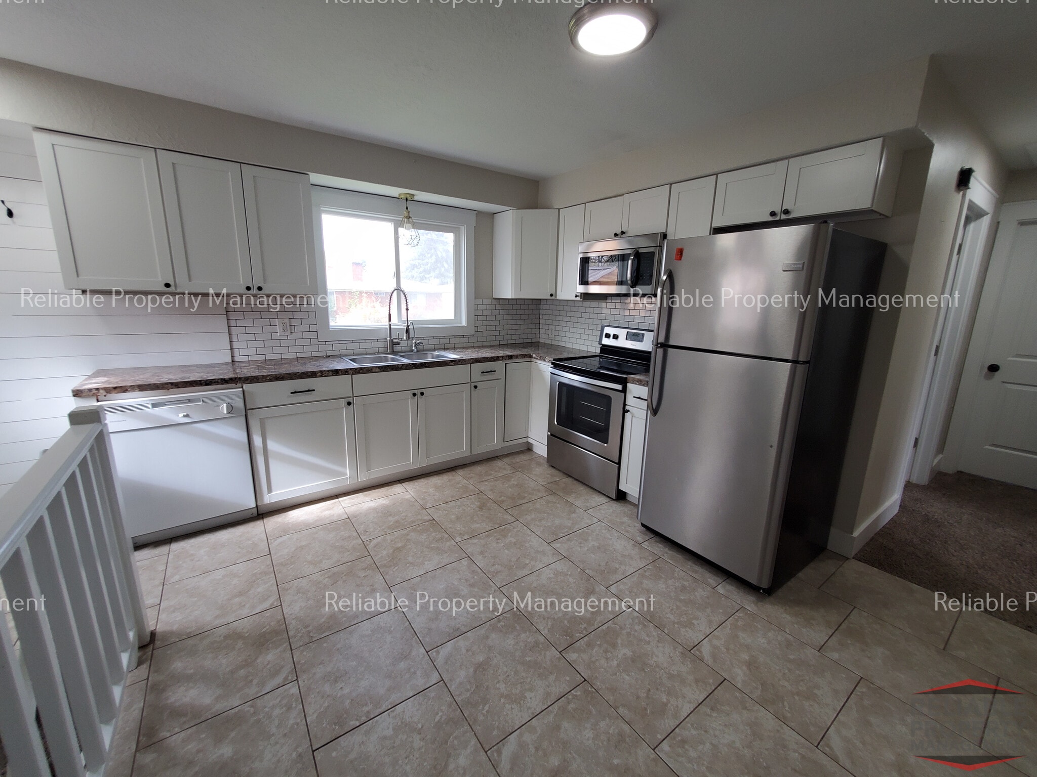 Building Photo - 350 Holbrook Dr