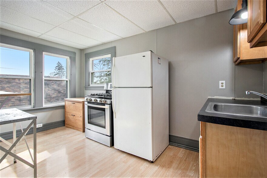 Building Photo - 613 Ridge St