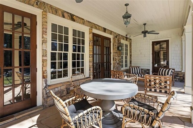 Building Photo - 5000 Long Island Dr