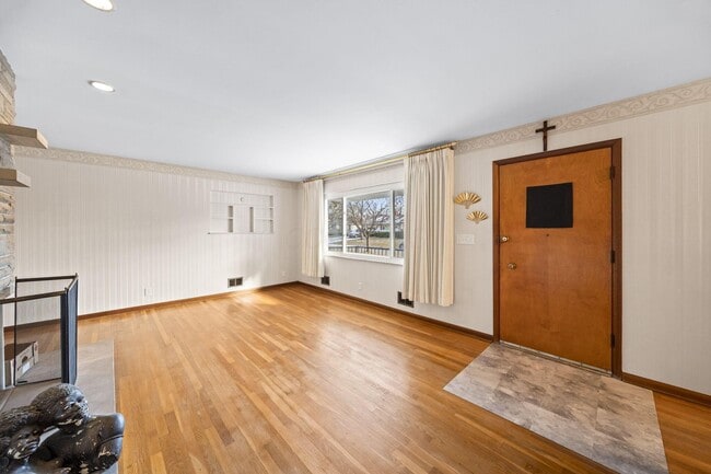 Building Photo - 1565 Garywood Ave