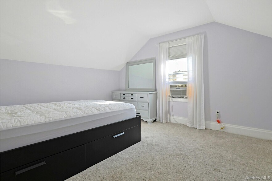 Building Photo - 105 S Broadway