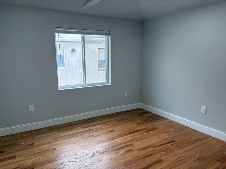 Building Photo - 255 Salem St