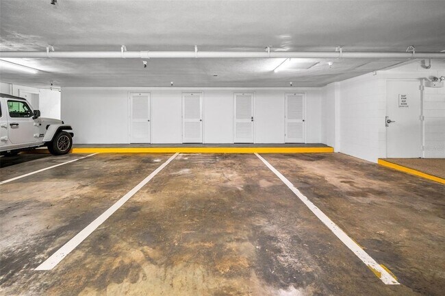 Building Photo - 100 Bluff View Dr