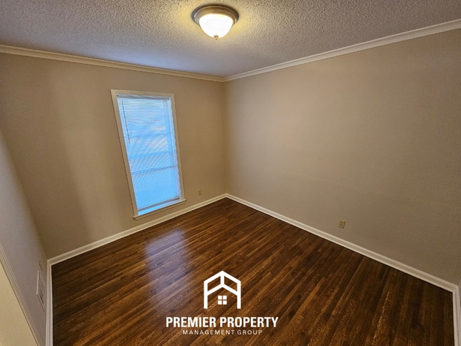 Building Photo - 2942 S.Mendenhall Road