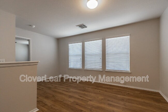 Building Photo - 802 Amber Knoll