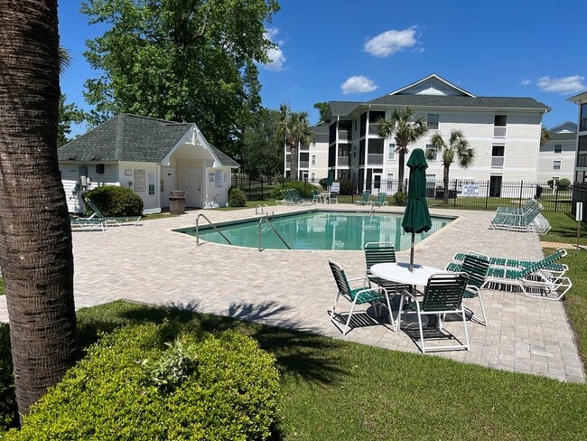 Building Photo - 537 White River Dr