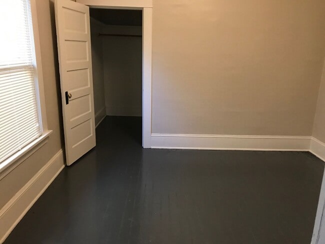 Building Photo - 4br/2ba House with fenced yard