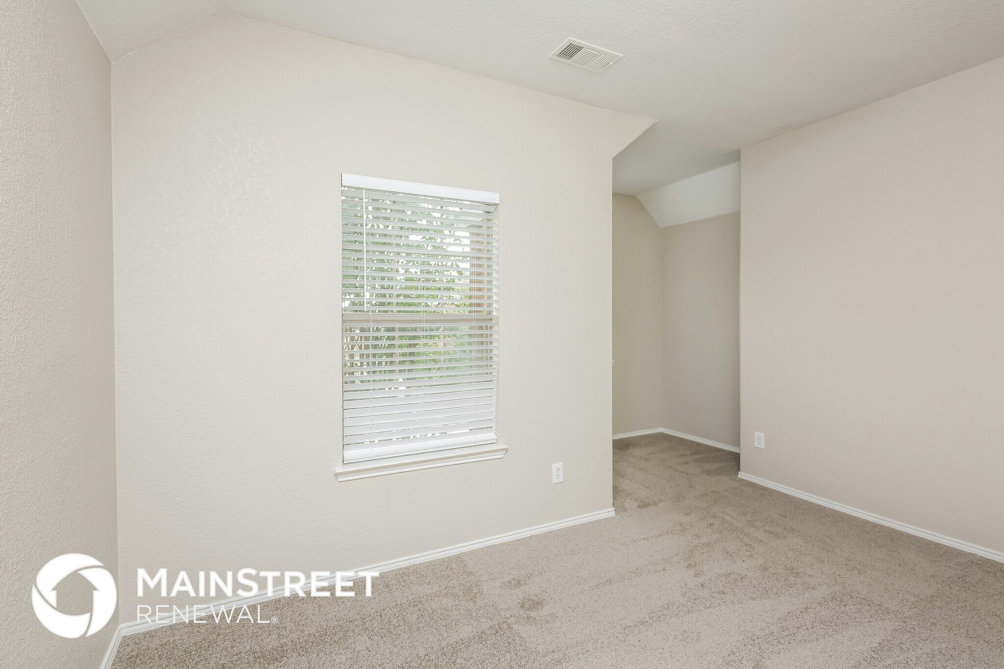 Building Photo - 533 Crown Oaks Dr