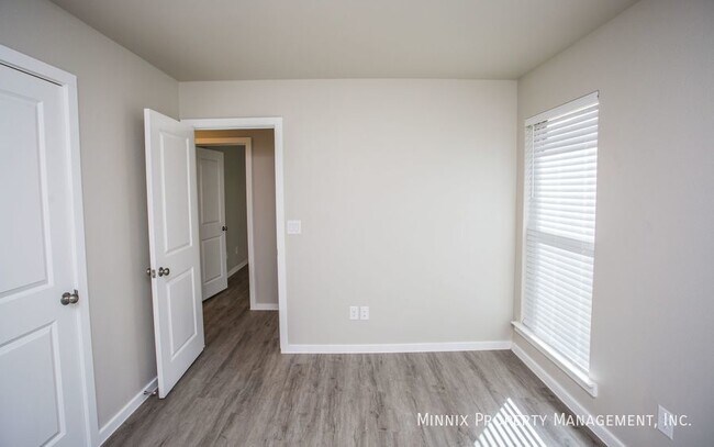 Building Photo - 2005 Kenwood Ave